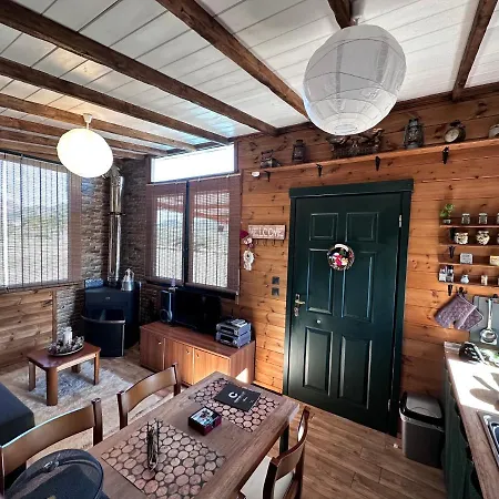 Avra Wooden House Dráma