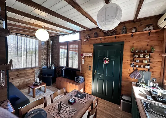 Avra Wooden House Dráma